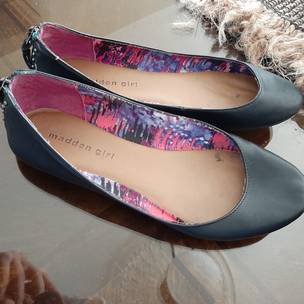 Shoes - Picture 2 of 3